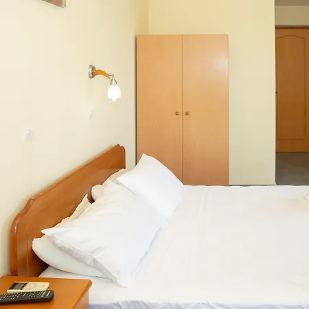 Alia And Hotel Charaki