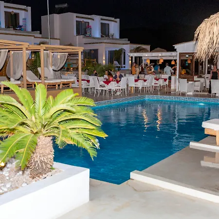 Alia And Hotel Charaki