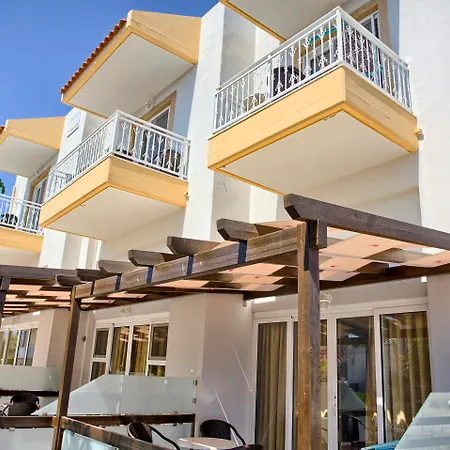 Alia And Ξενοδοχείο Χαράκι