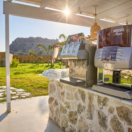 Alia And Χαράκι