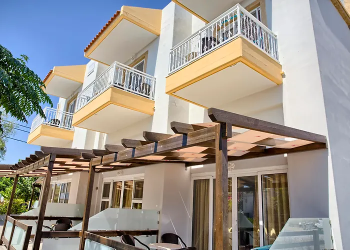 Alia And מלון האראקי