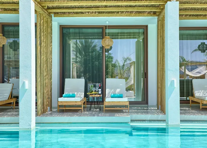 Alia And מלון 3*