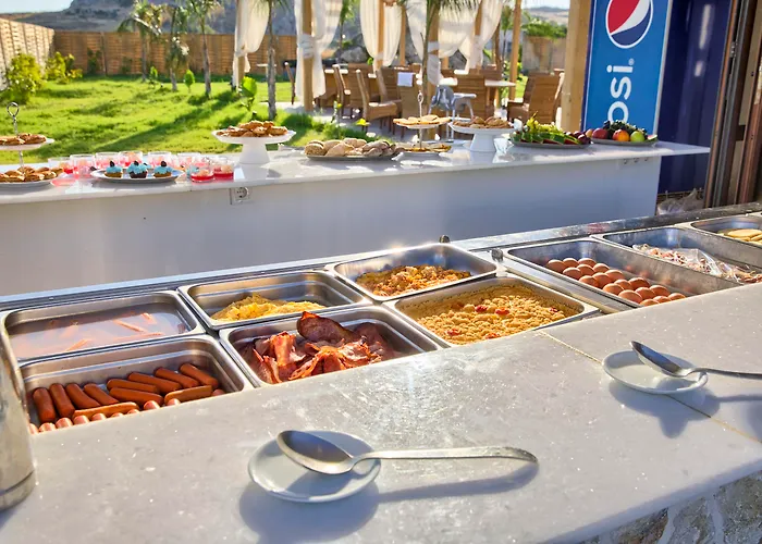 מלון Alia And 3*