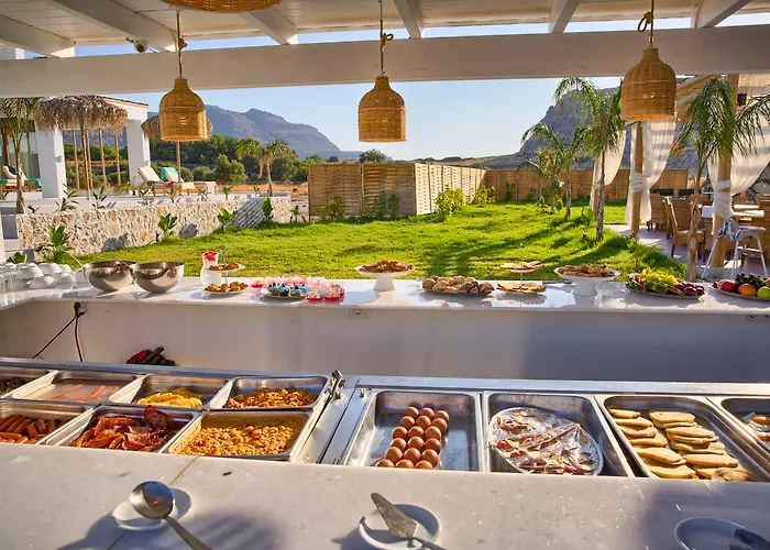 מלון Alia And 3*