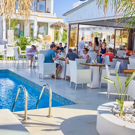 Alia And Hotel Charaki