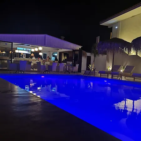 Alia And Hotel Charaki