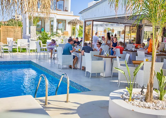 Alia And Szálloda Haráki